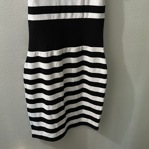 Black & White Fitted Dress - Picture 6 of 7